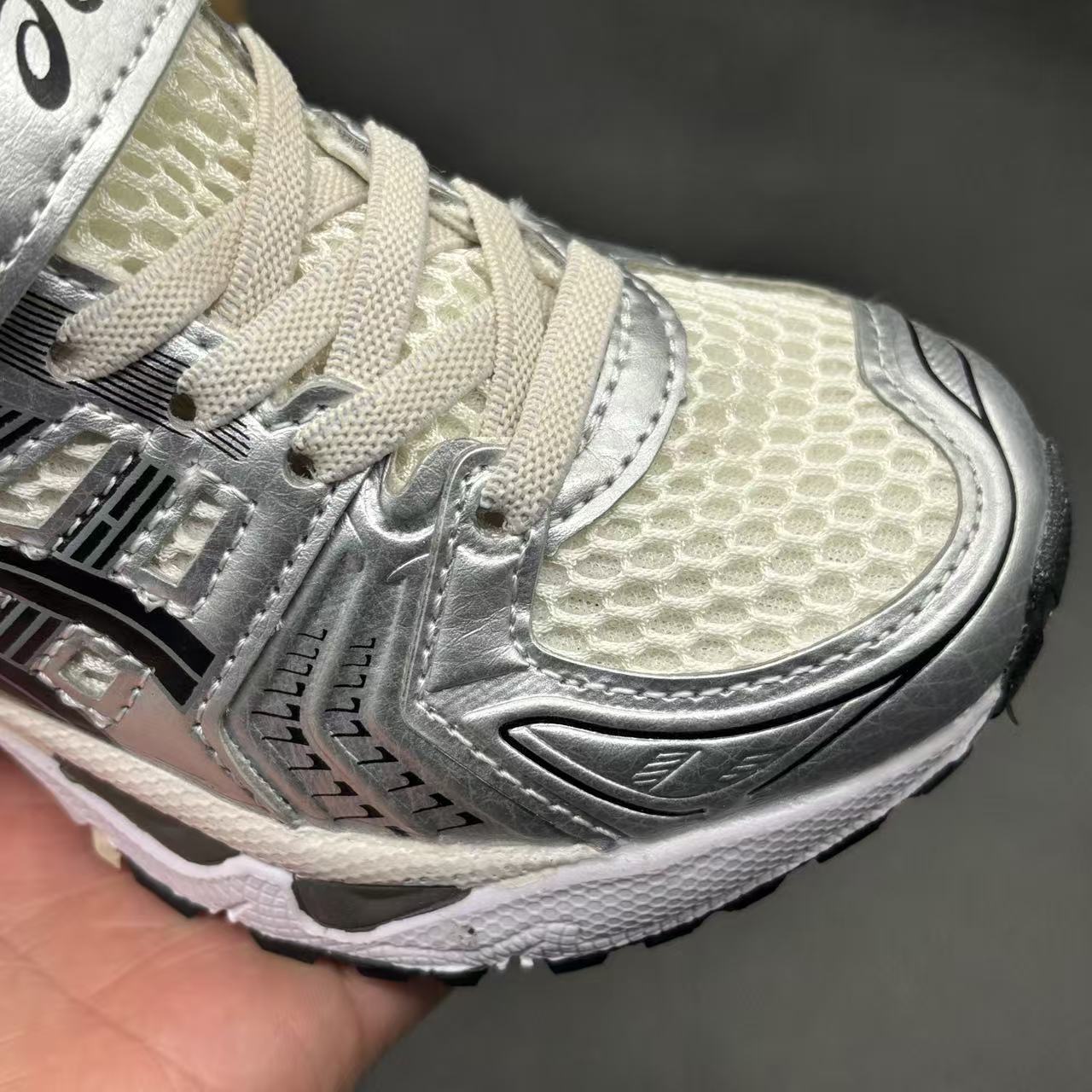 Children's shoes child